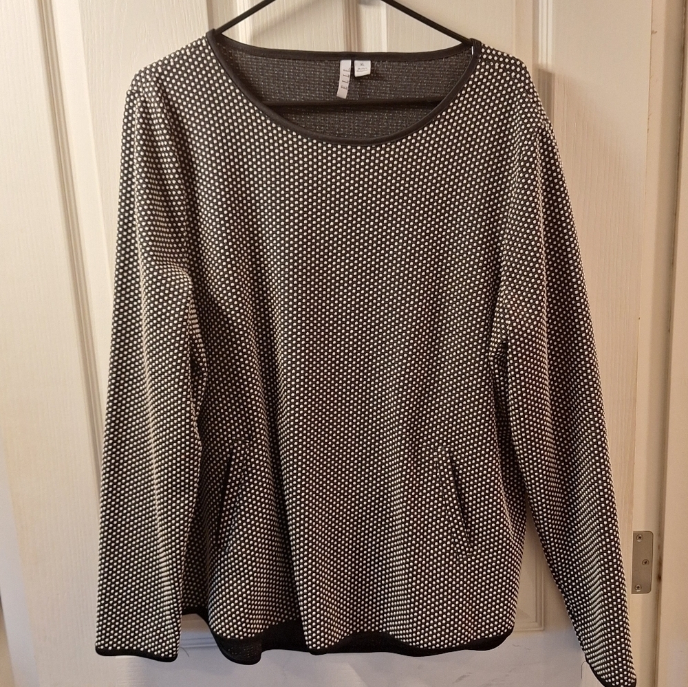 Elle Black and White Polka Dot Top XL with Pockets
